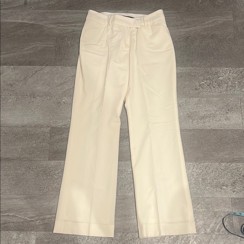 Anne Klein Cream Trousers with Straight-Leg Cut